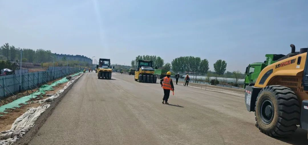 水泥穩(wěn)定碎石 水泥穩(wěn)定碎石